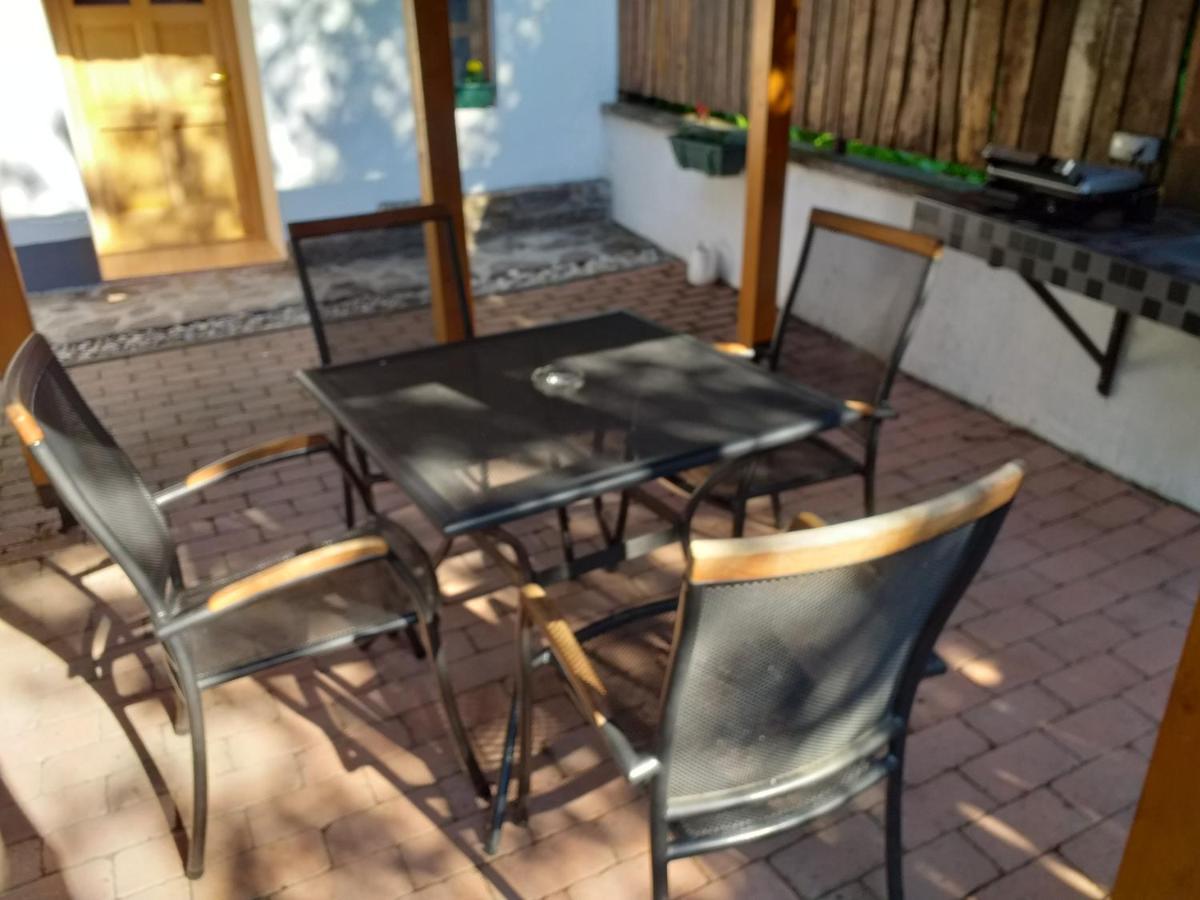 Mezes-kucko Apartment *